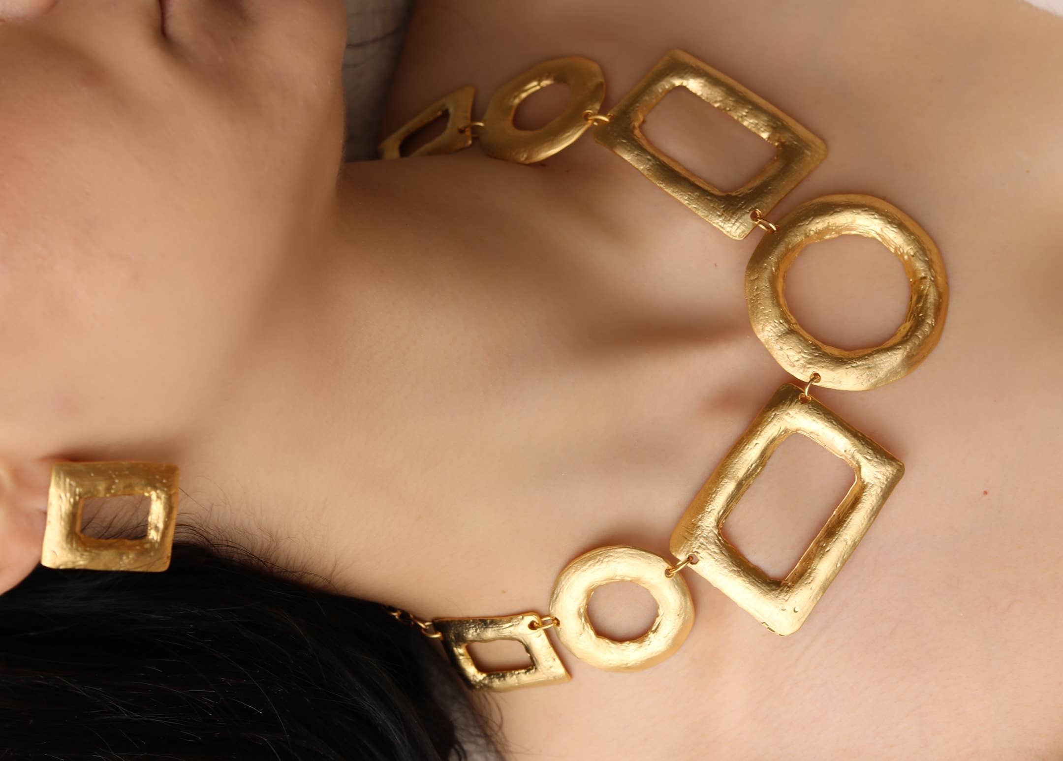 BUBU BY TEKIN SHOP - Wholesale Jewelry Set - Geometric-Shaped Matte Gold Plated Jewelry Set3