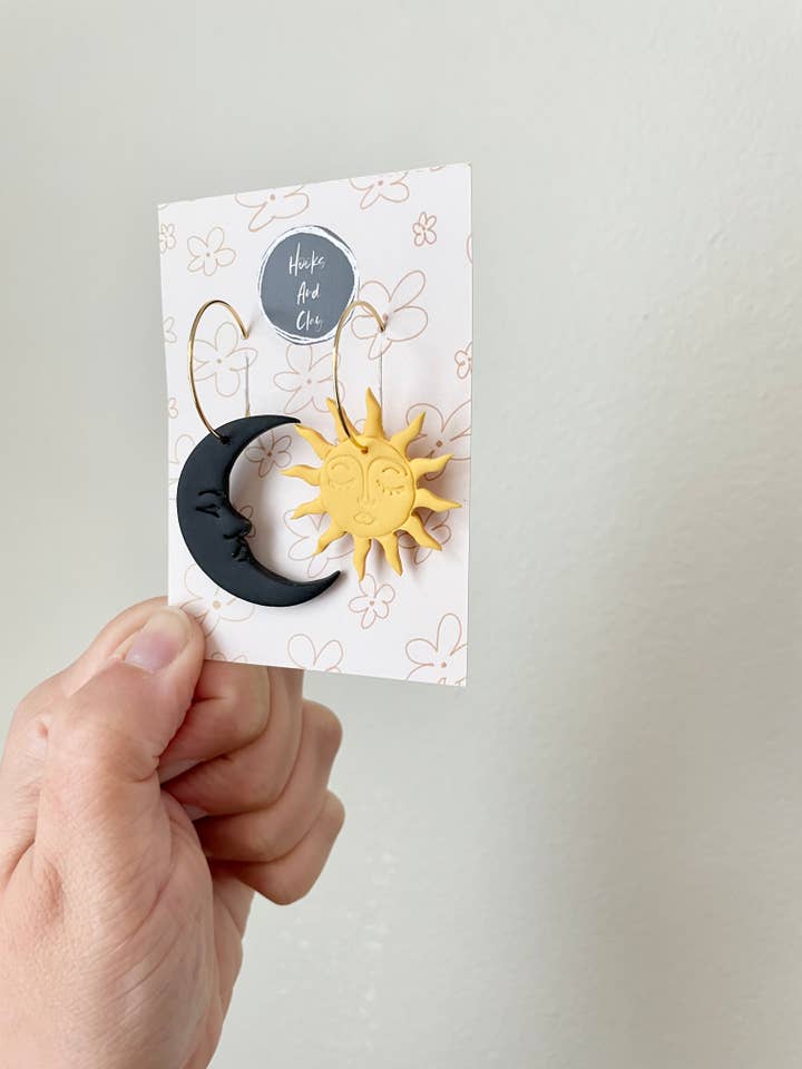 Créole en forme de soleil et de lune, boucle d'oreille en argile pour la vente par Hooks and Clay