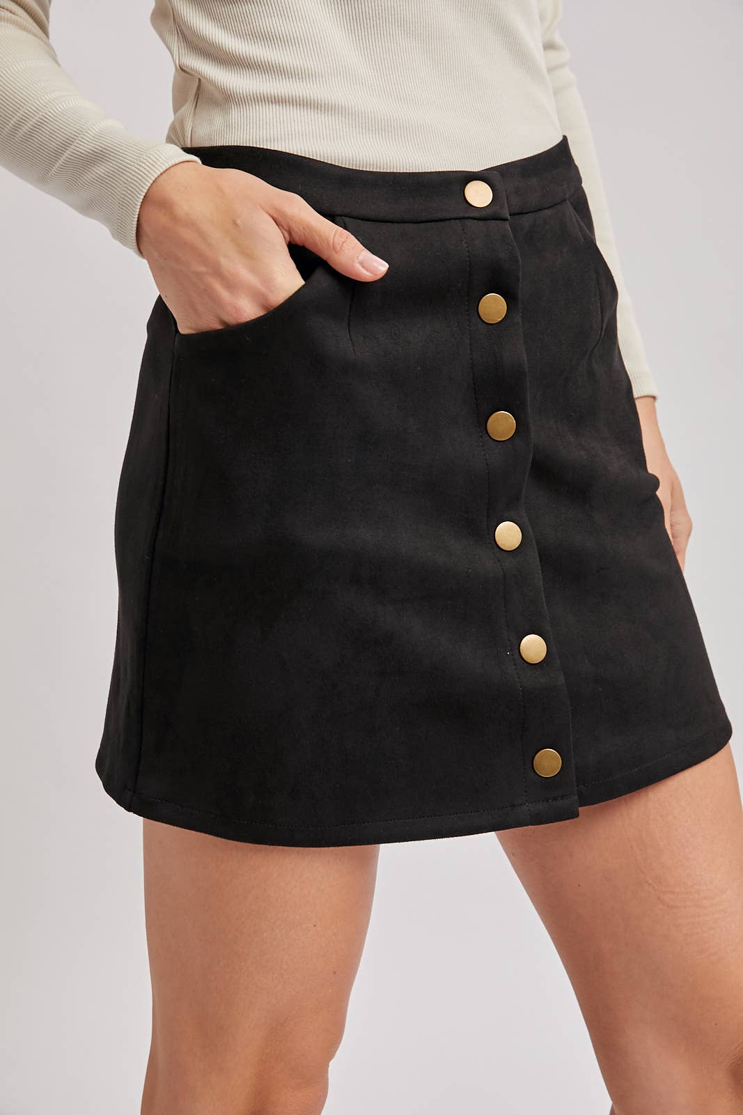 Bluivy - Vente Jupe – femme - JUPES COURTES EN FAUSSE SUÉDINE AVEC BOUTONS3