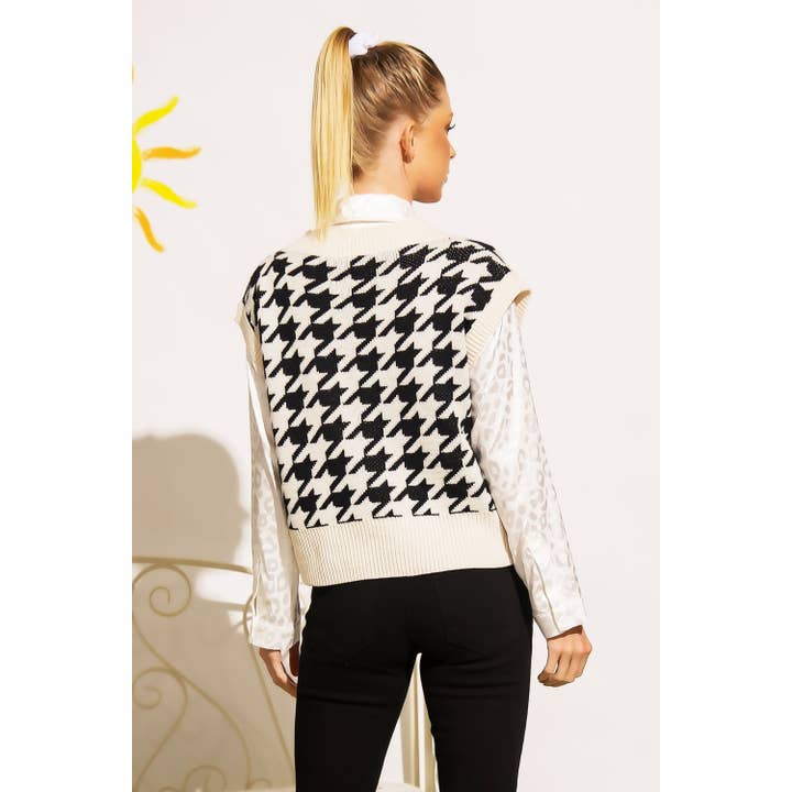 Esbranquiçado COLETE SUÉTER DE MALHA GROSSA HOUNDSTOOTH COM DECOTE EM V para venda a revendedores na Faire4