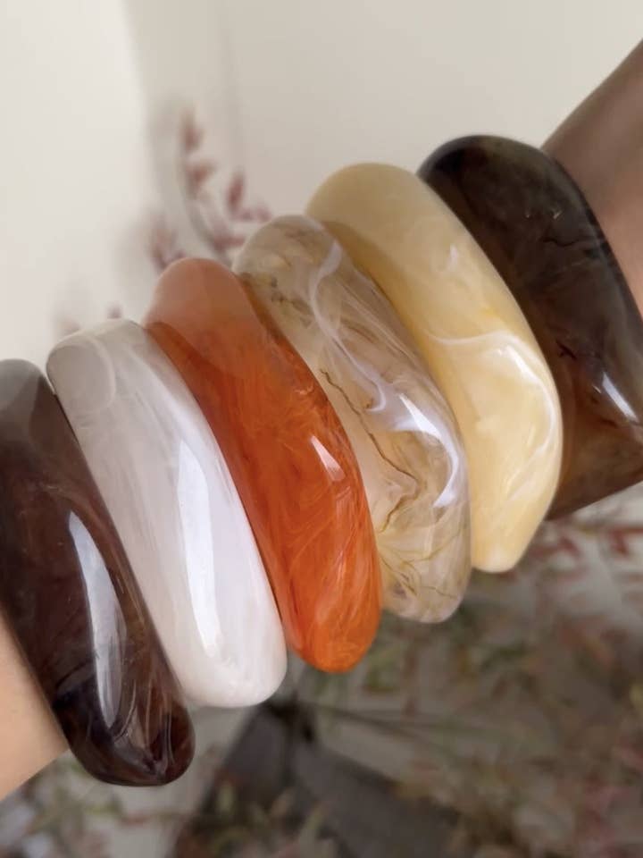 Onregelmatige armband uit acrylhars met gemarmerd patroon DP25B583 voor wholesale door Dipped Shop