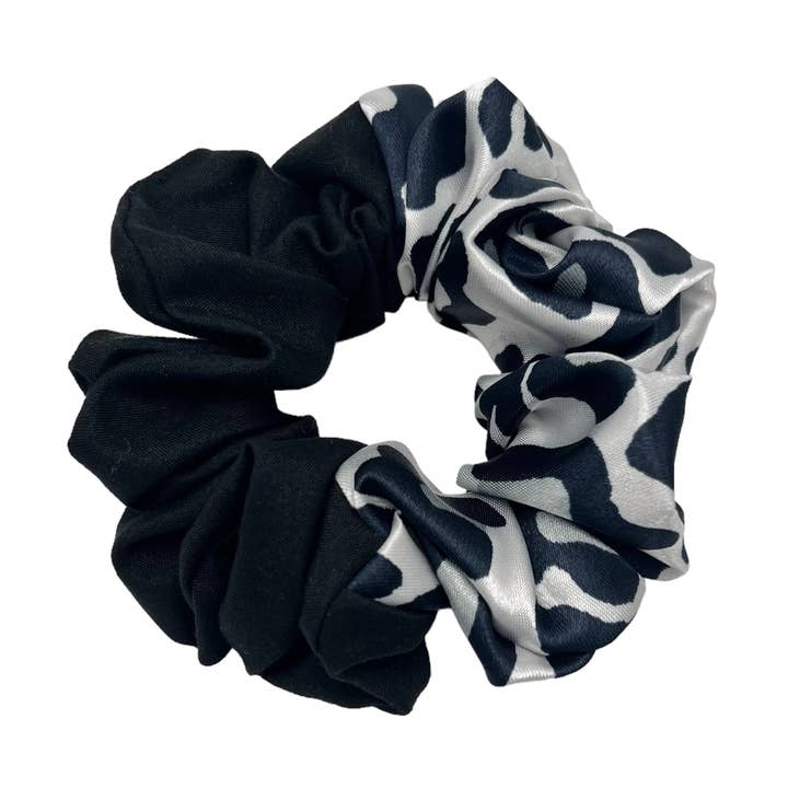 Élastique à cheveux faite main Black Cheetah Mix Scrunchie pour la vente par The Sticker Lab