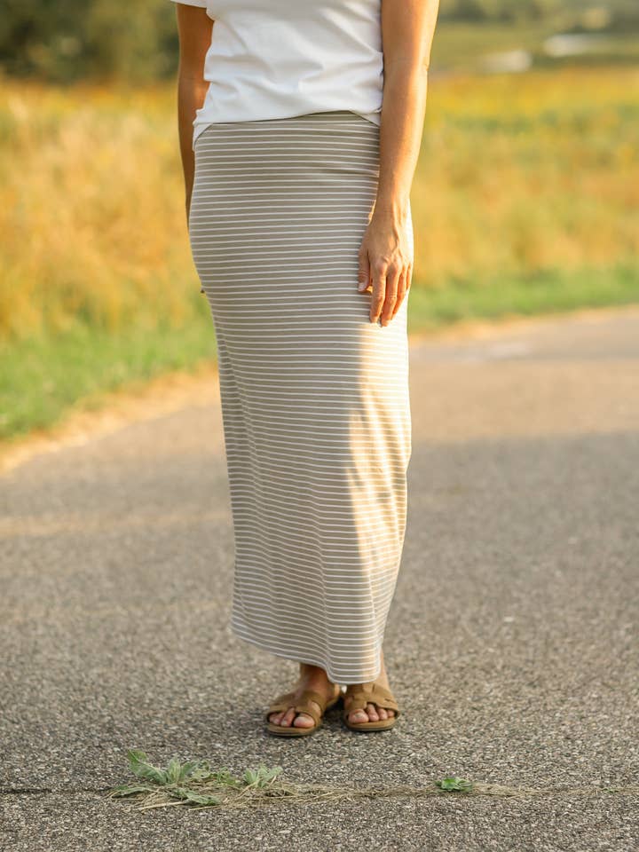 Gonna Maxi a Righe Premium in Maglia Clarise per la vendita all'ingrosso da parte di Inherit Clothing Company