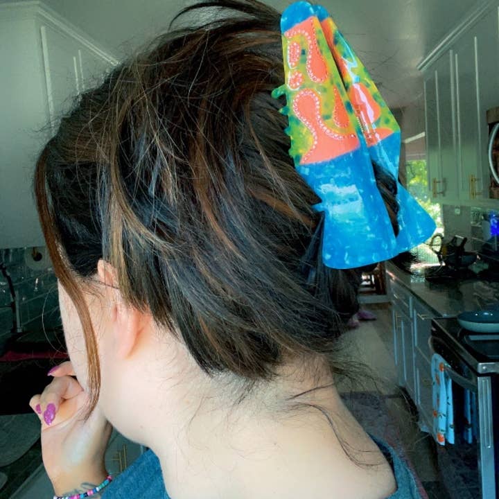 The Peach Fuzz - Wholesale Hair Accessories Set - Women's - Rhinestone Lava Lamp Hair Claw2