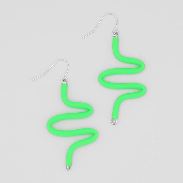 Boucles d'oreilles Naya en caoutchouc artistique vert pour la vente par Sylca Designs
