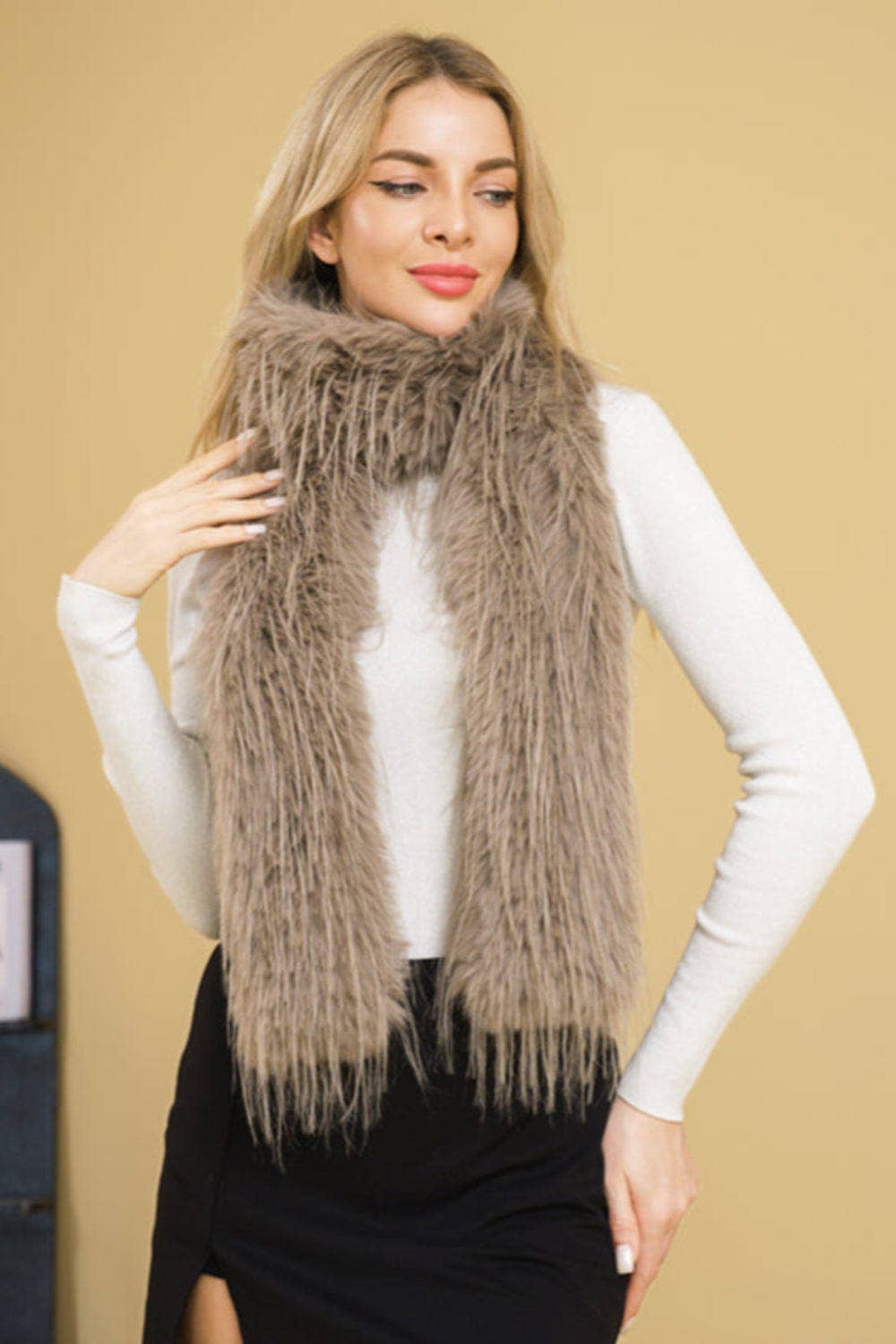 MiMi Wholesale - Wholesale Scarf - Women's - S5122 Lana Feathered Fur Shaggy Scarf Stole3
