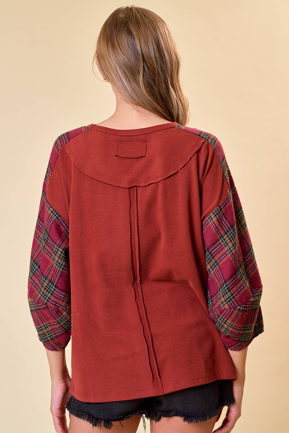 Doe and Rae – wholesale Tunic – Women’s – EXAGGERATED SLEEVE PLAID CONTRAST TOP - 43682T2