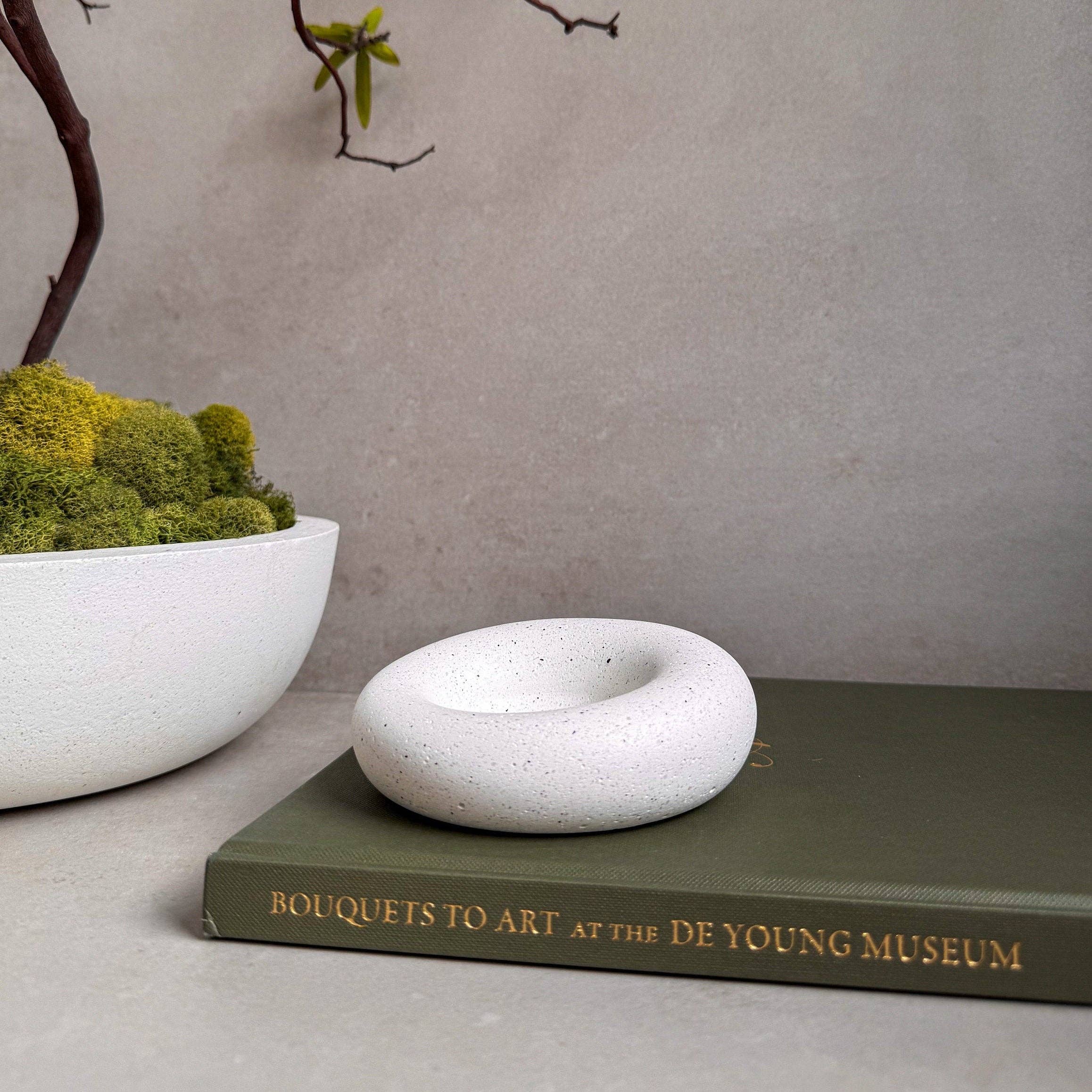 Minimal Loot Design – wholesale Smyckesfat – Betongskål med bubbelmönster, molnformad bricka, bricka för småsaker och smyckesvisning2