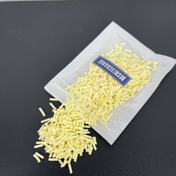 DecoExchange - Vente Confettis pour gâteau - Nuances de fleurs artificielles jaunes en sucre 4 unités2