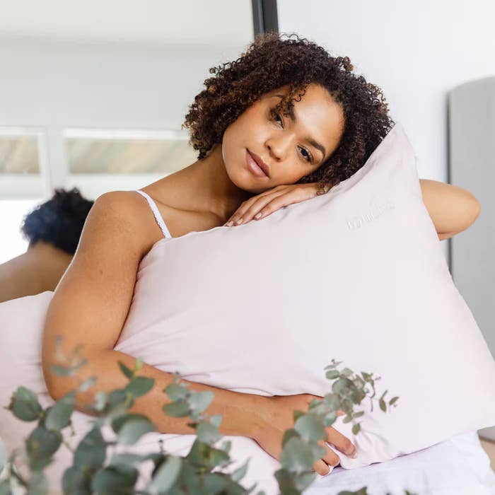 Touché – Großhandel Kopfkissenbezug – Eucalyptus Vegan Silk™ -Kissenbezug - Pink1