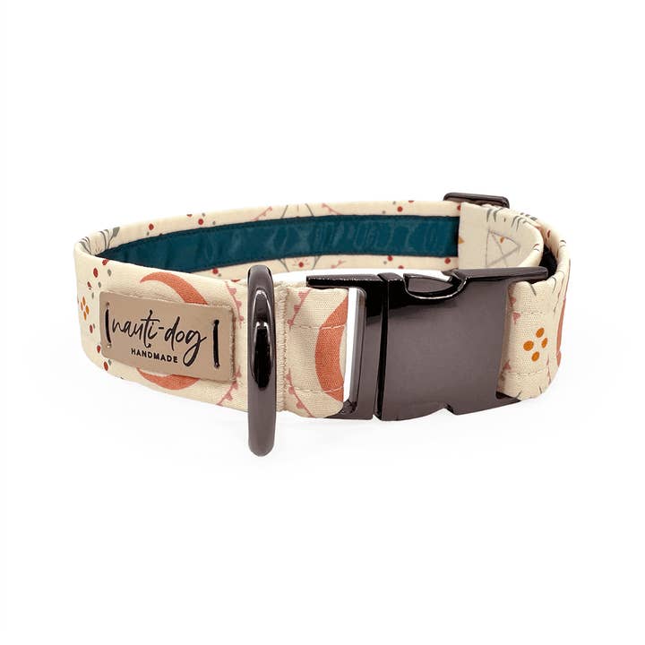 Collier pour chien avec boucle céleste en croissant de lune et martingale Gypsy Femme pour la vente par Nauti-dog Handmade