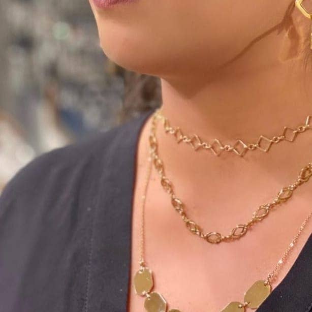 Maxi collana con placca connessa per la vendita all'ingrosso da parte di Morana