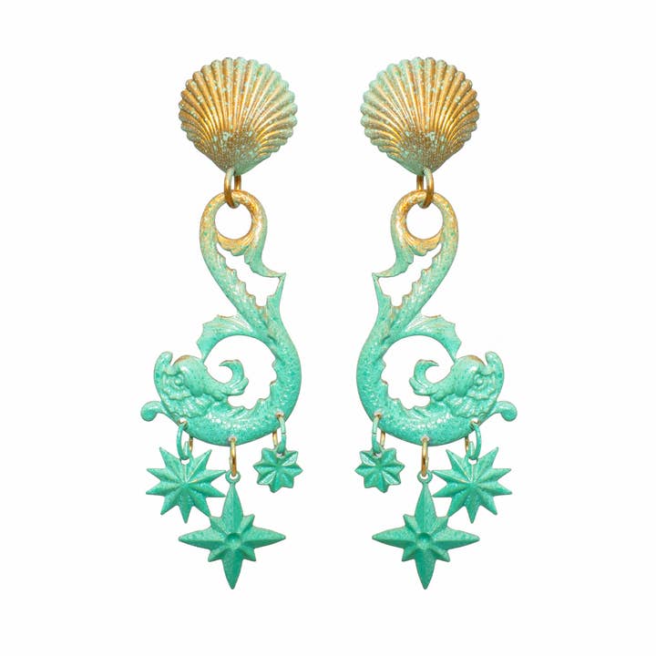 Aqua Neptune Hängeohrringe, handbemalt, Delfin, Messing für den Großhandel von We Dream in Colour