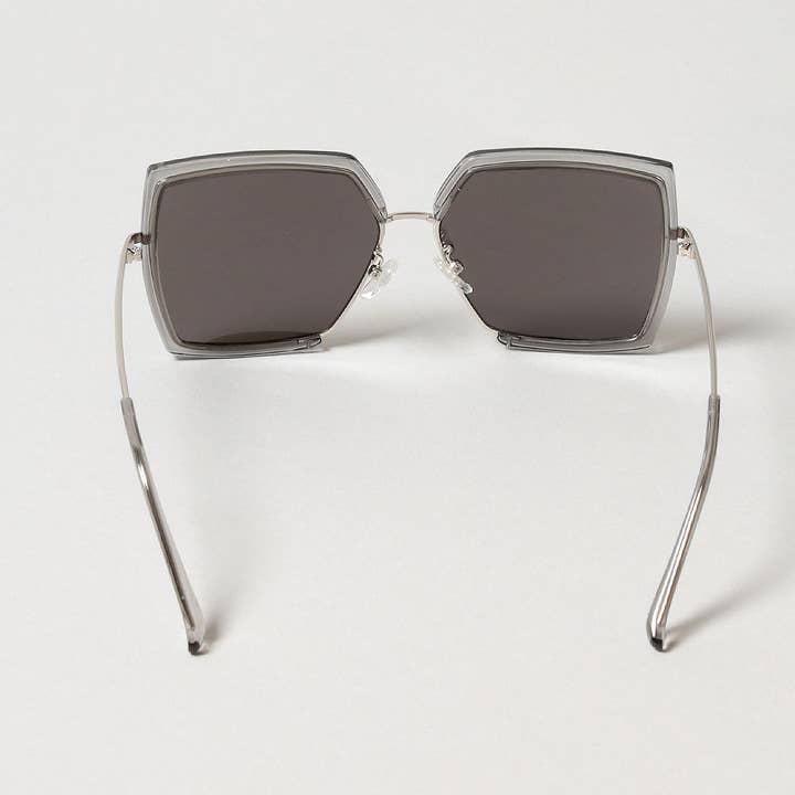 ASSORTED COLOR Women's Oversized Square Mirrored Sunglasses for wholesale on Faire8