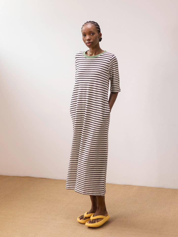 Abito a righe in tessuto arricciato per la vendita all'ingrosso da parte di PAN Producto Básico