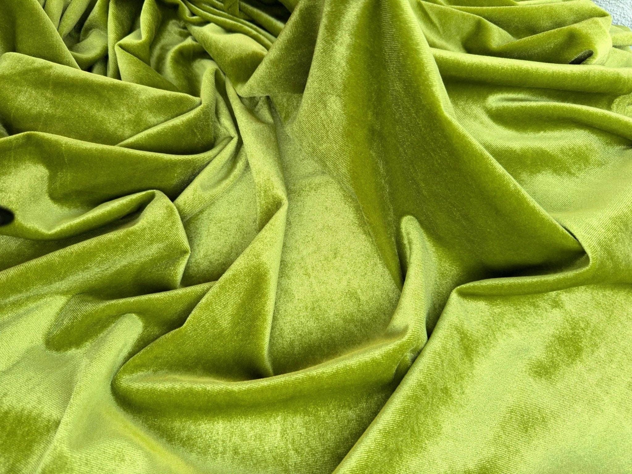 GalaTextile – Engroshandel Håndværk forsyninger – Apple Green Velvet Spandex stof fra Yard, Luksusgrønt strækfløjlsmateriale til kjoler, scrunchies, håndværksbuer, baggrunde, gardiner6