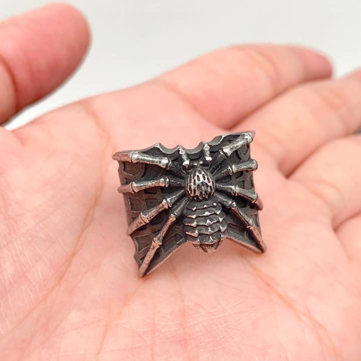 Mio Queena – Großhandel Siegelringe – Gothic Spider Herrenring aus Edelstahl — MJ/MR/GT2