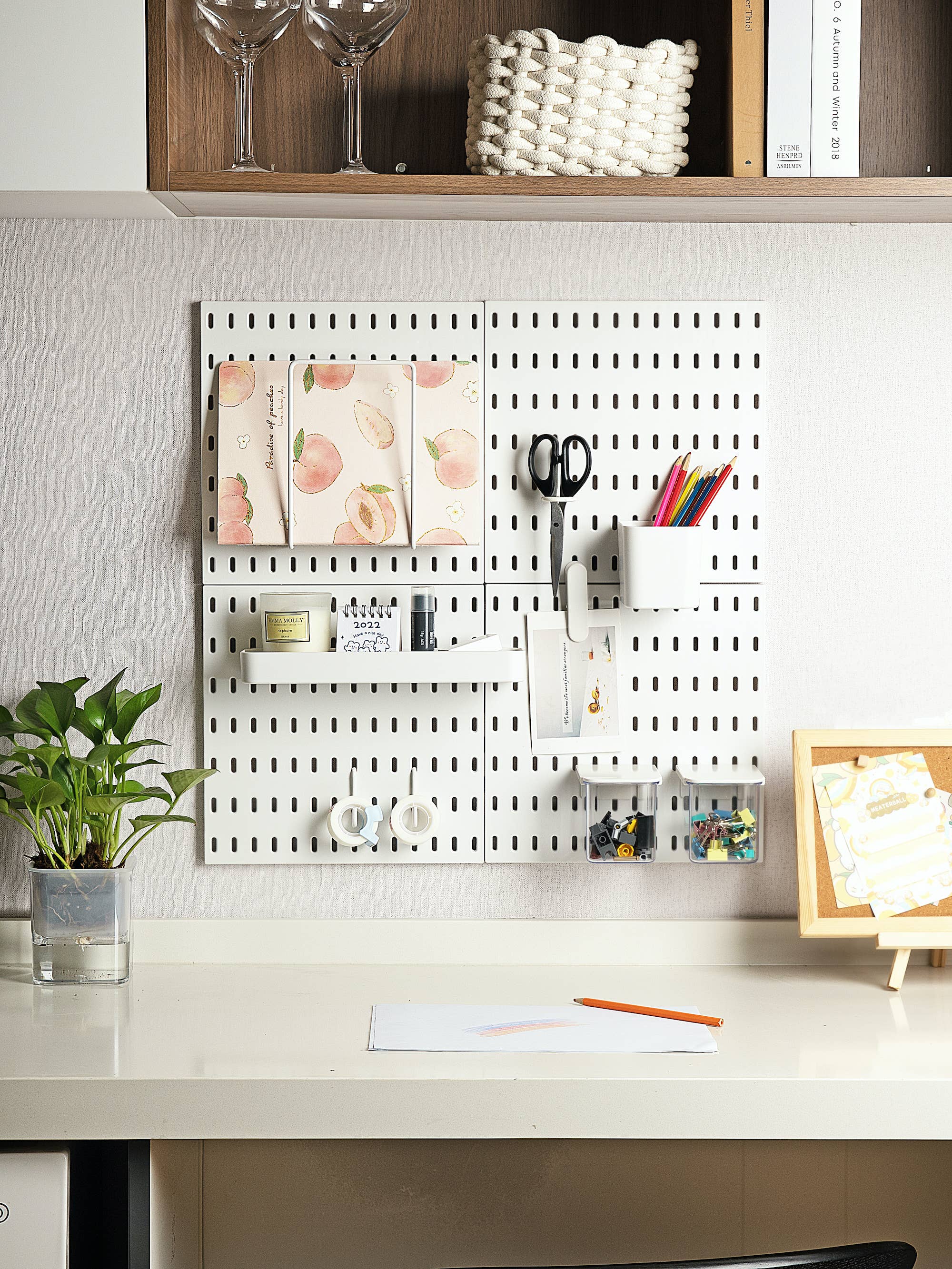 Keepo – wholesale Wall-mounted shelf – Keepo 4Pcs Pegboard And Accessories Wall Organizer Kit White1