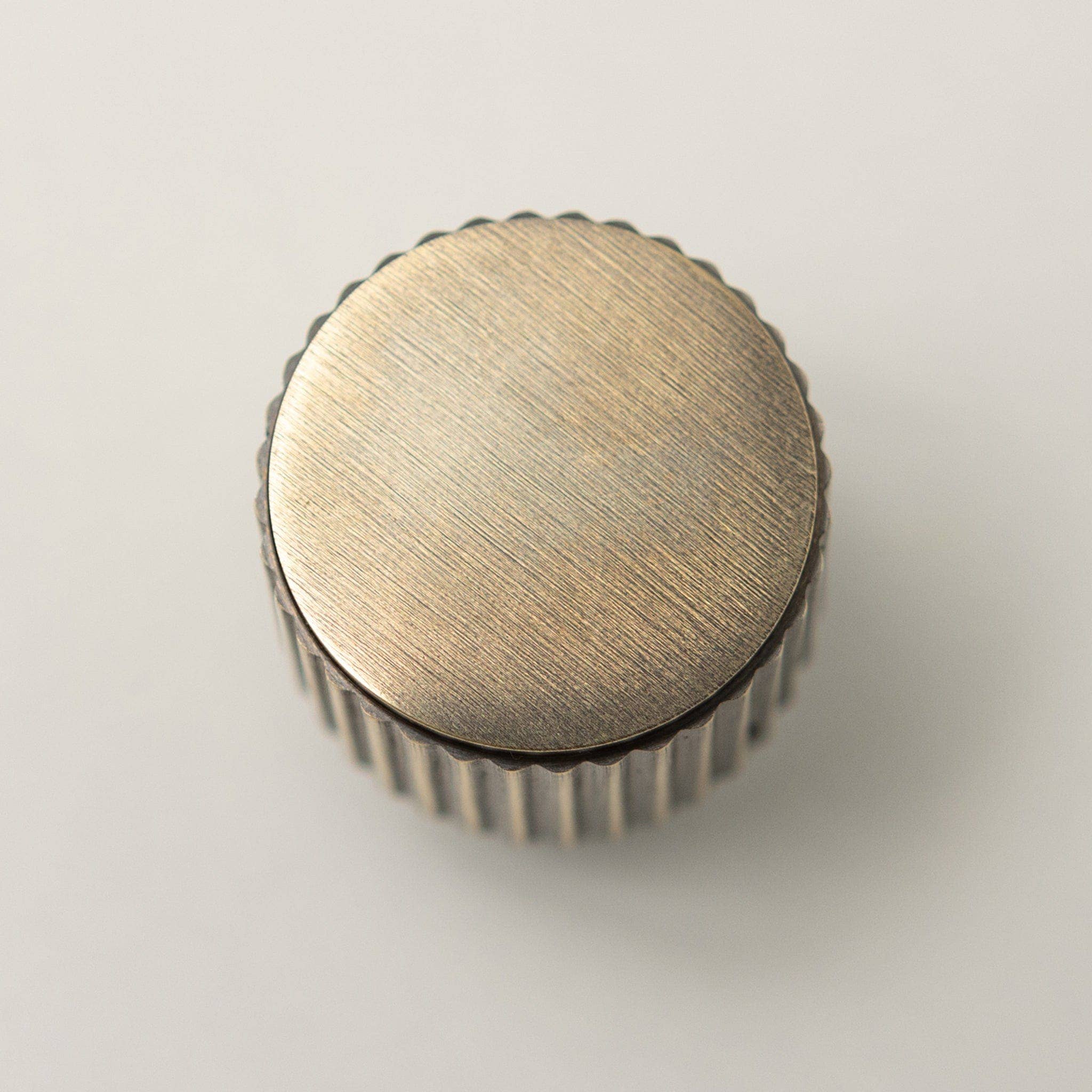 Brass bee – wholesale Knob/pull – Solid Brass Straight Knurled Kitchen Pull Handles & Knobs - Antique Brass Finish7