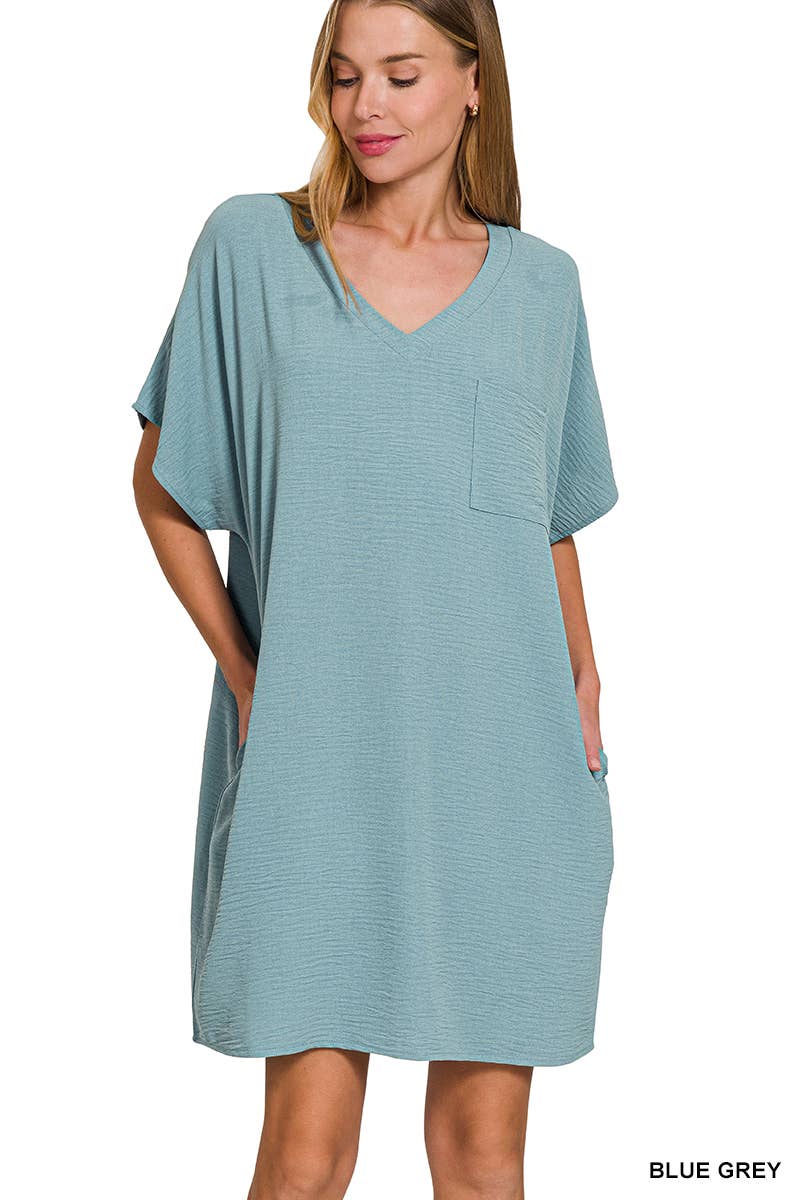 42POPS – wholesale Klänning - Dam – .Woven Airflow V-ringad T-shirtklänning med fickor8