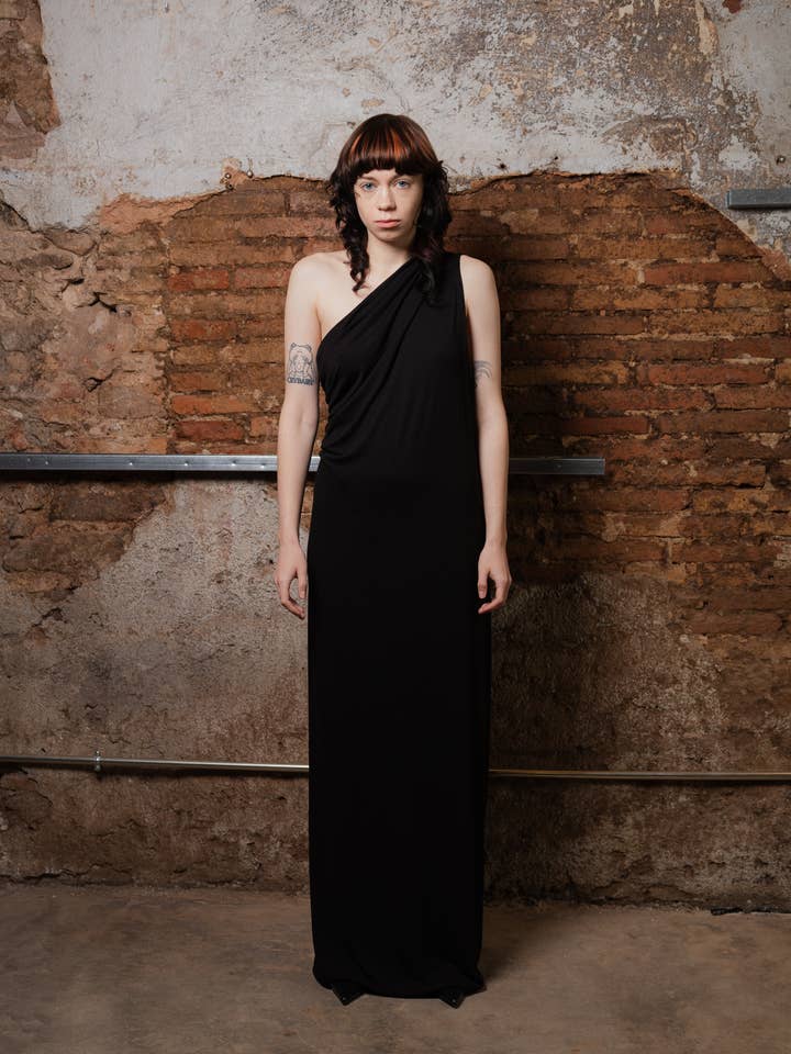 Robe tube en viscose pour la vente par Zhannaona