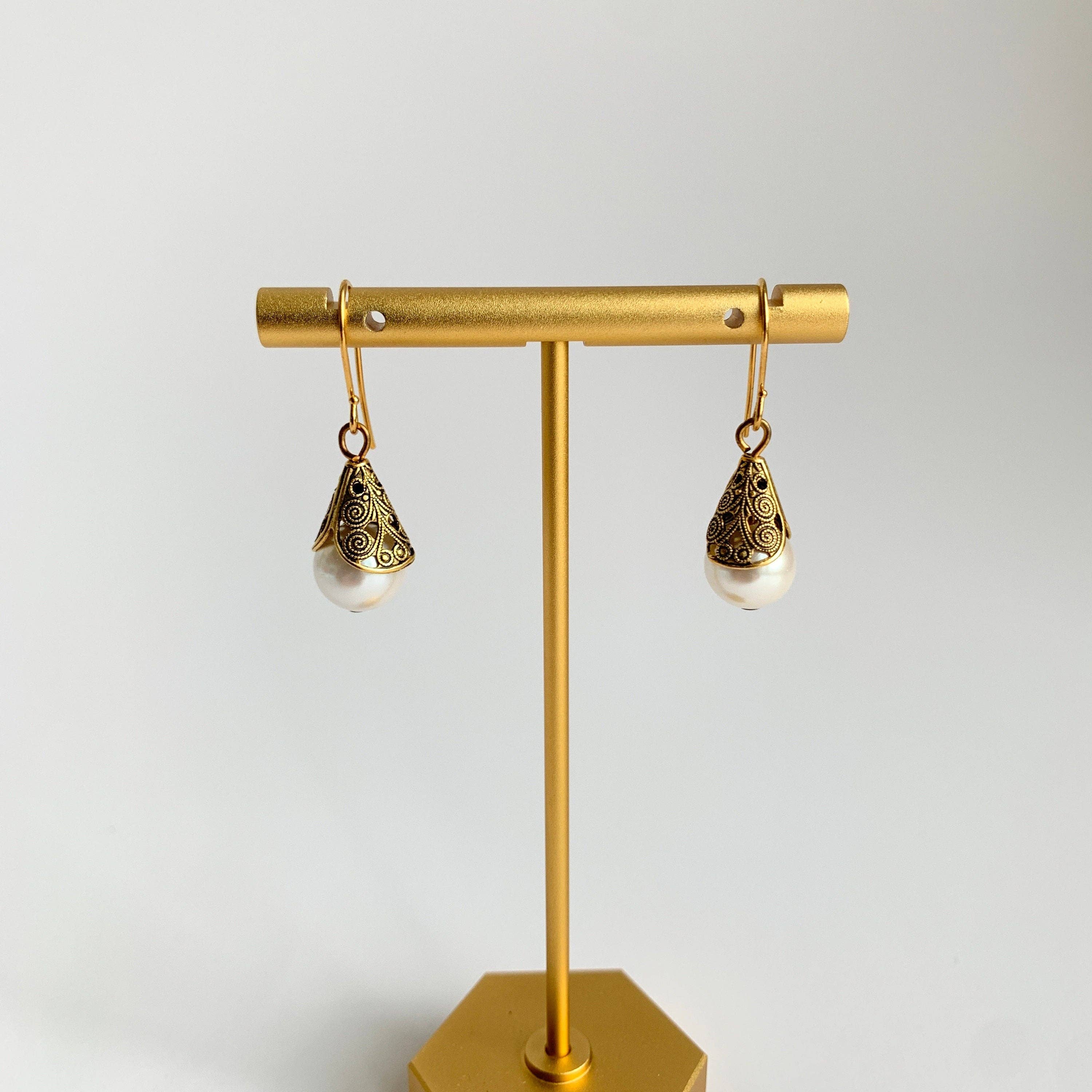 Lenora Dame - Vente Boucles d'oreilles pendantes - Boucles d'oreilles en perles avec coupelle filigranée - 3 options de couleur de perle1