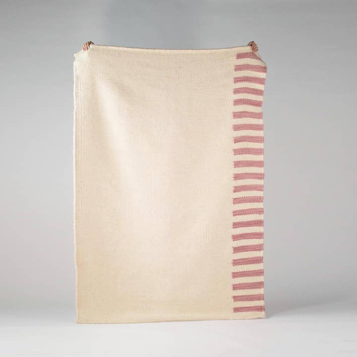 Tapis plat en laine tissée, style Fío Fío, 50 x 70 pouces, art 401 pour la vente par Hilustrada