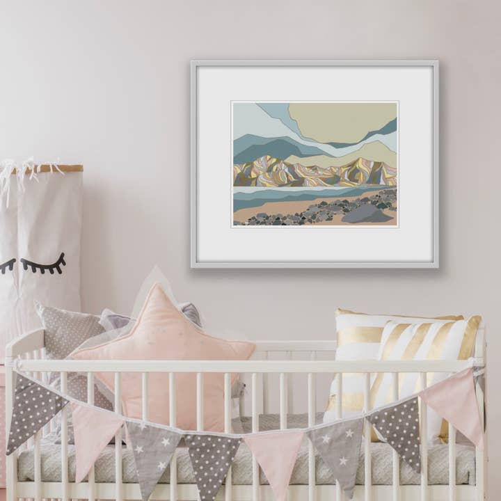 Bjergstrøm | Vandret Mountain Art Print for engroshandel hos Curate Paper Co.