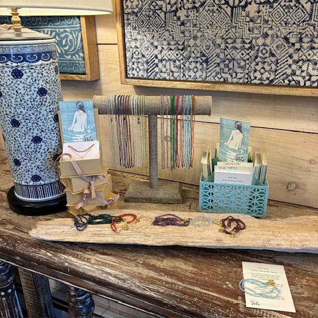 Asia West – Großhandel Perlenkette – Perlenkette mit rohem Smaragd  5