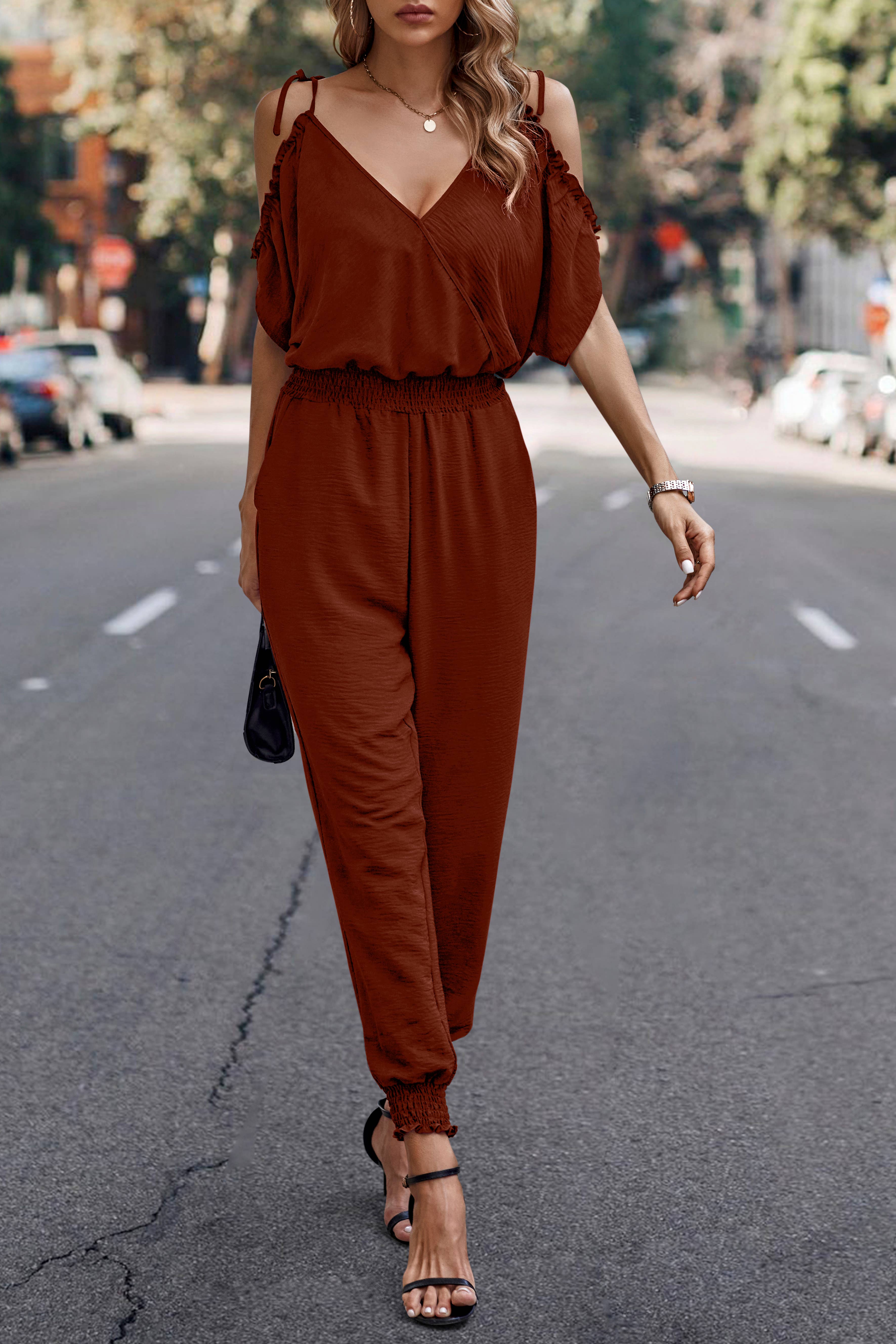 eLook – Großhandel Jumpsuit – Damen – SZ1-J9004 Schulterfreier Wickeloverall mit gesmokter Schulterpartie31