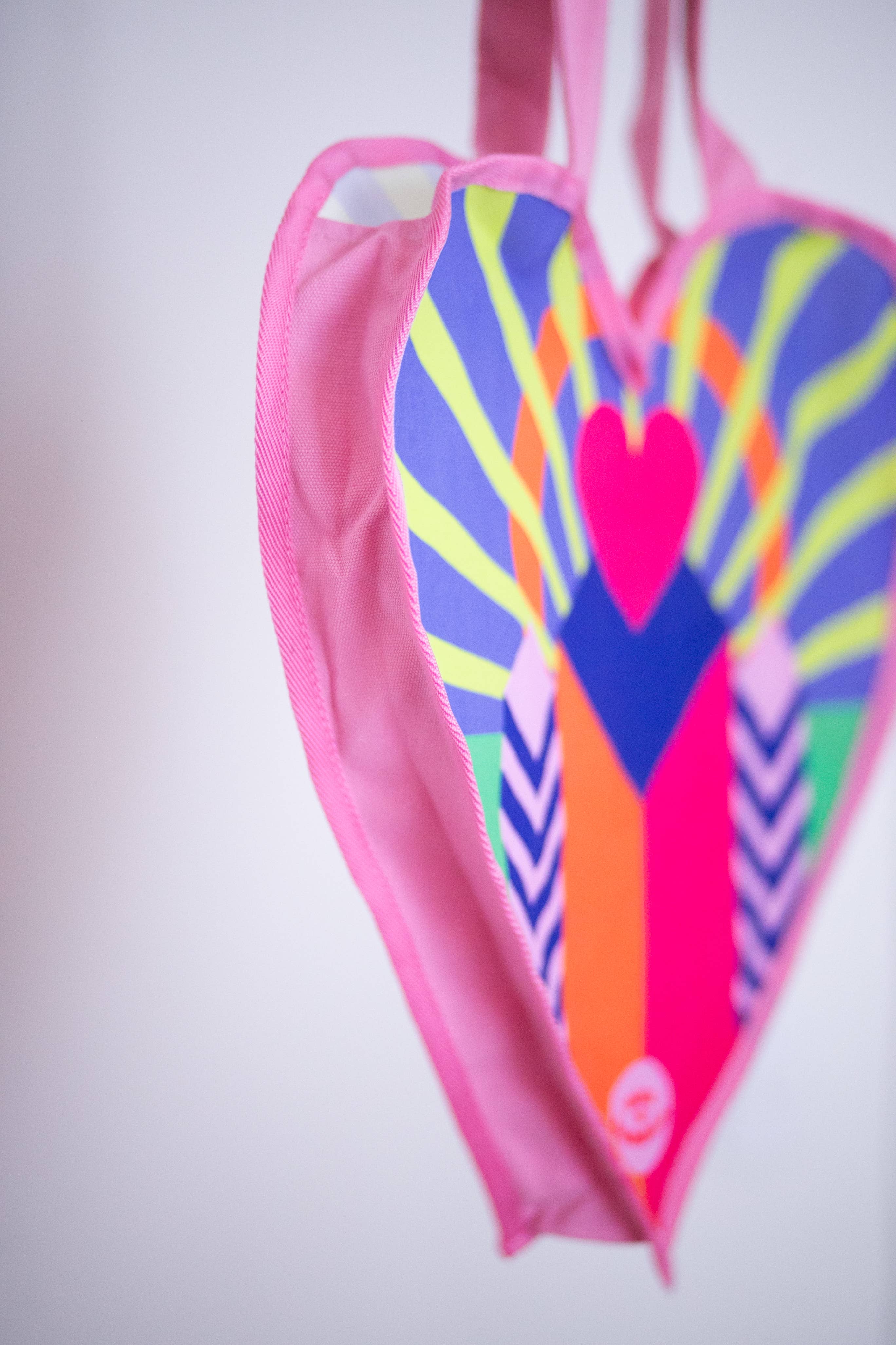 Nina Bombina – wholesale Tote bag – Women's – Tote bag heart shaped colourful graphic cotton canvas2