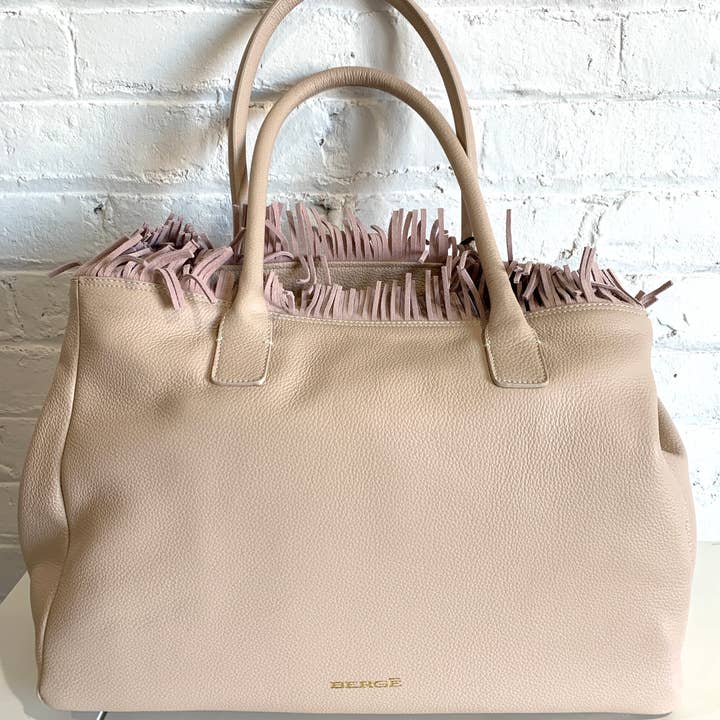 Sac fourre-tout Berge x IDPearl Karma à franges pour la vente par idPearl Showroom