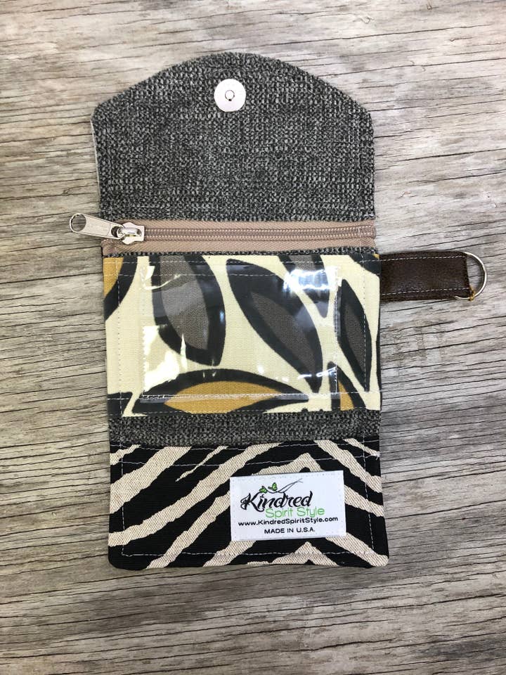 Portefeuille Behold pour bébé pour la vente par Kindred Spirit Style