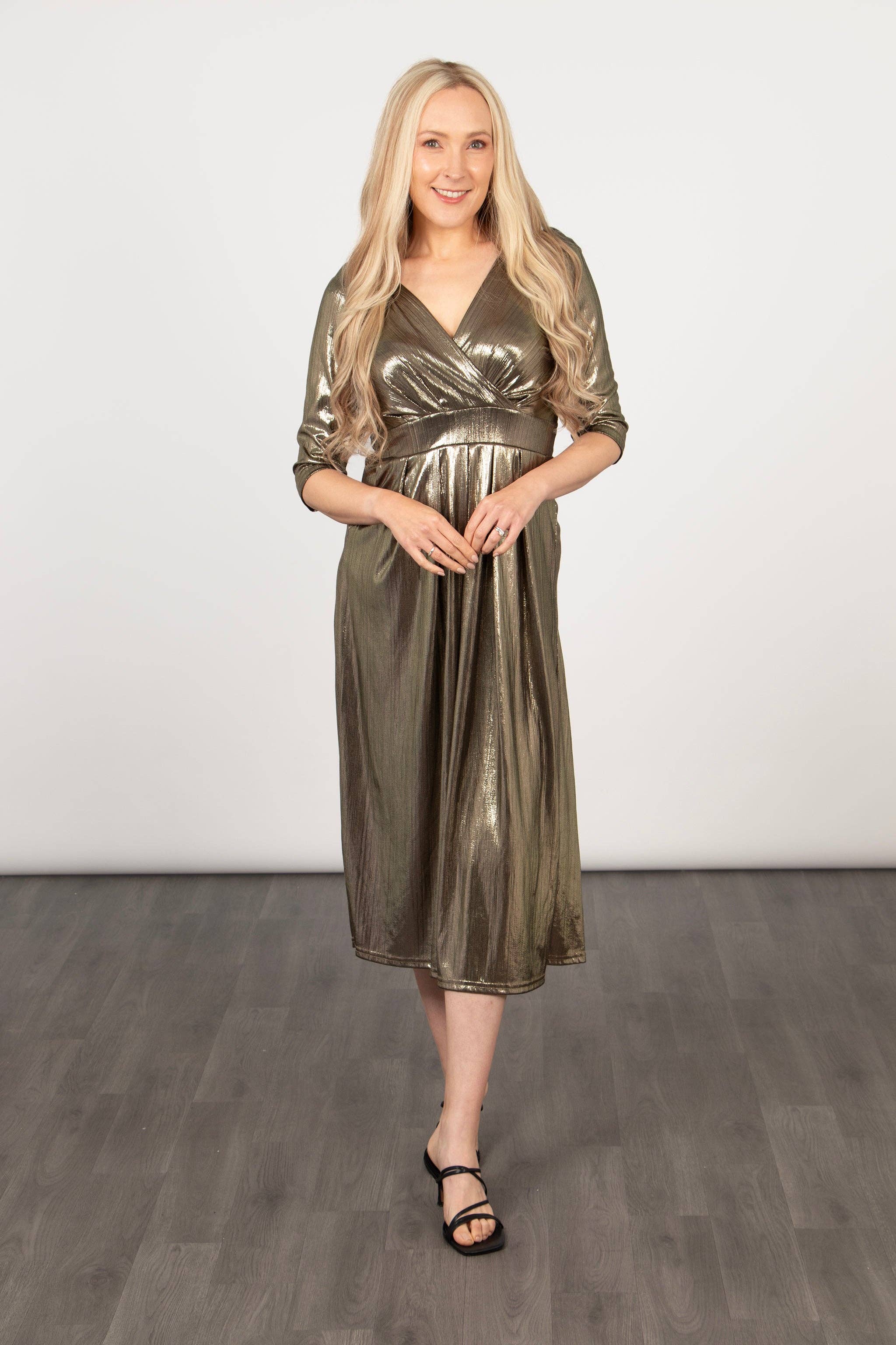 Sarta - Wholesale Jumpsuit - Dames - Sophia Metallic Gouden Wijde Pijpen Cropped Jumpsuit3