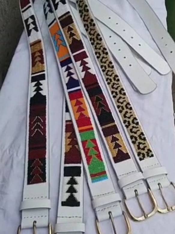 dix ceintures en cuir perlées faites à la main masaai maasai en gros pour la vente par Delight merchants