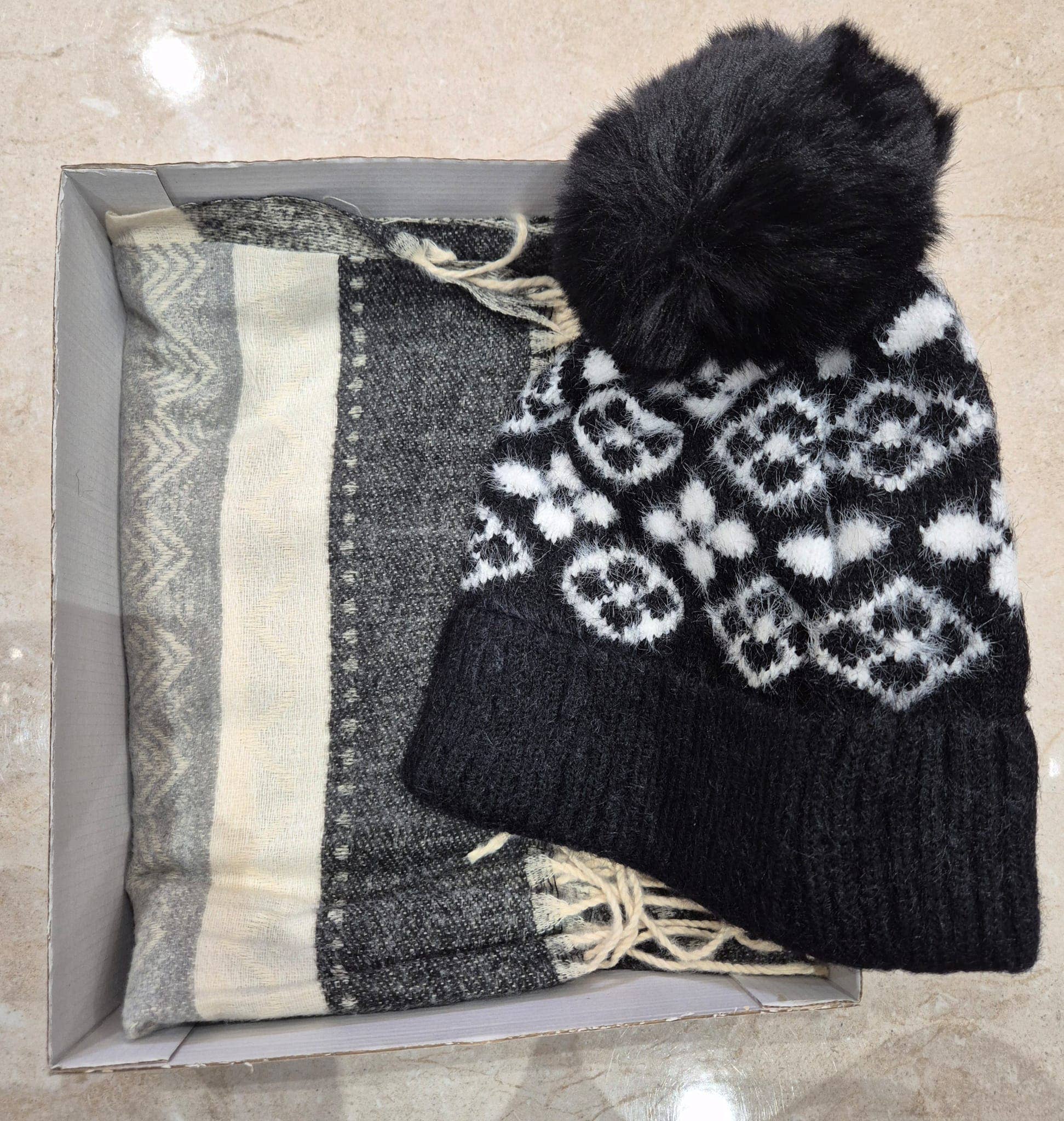 MIA LAROUGE - Wholesale Beanie - Women's - TWO-PIECE SETS, SCARVES, AND HATS.0