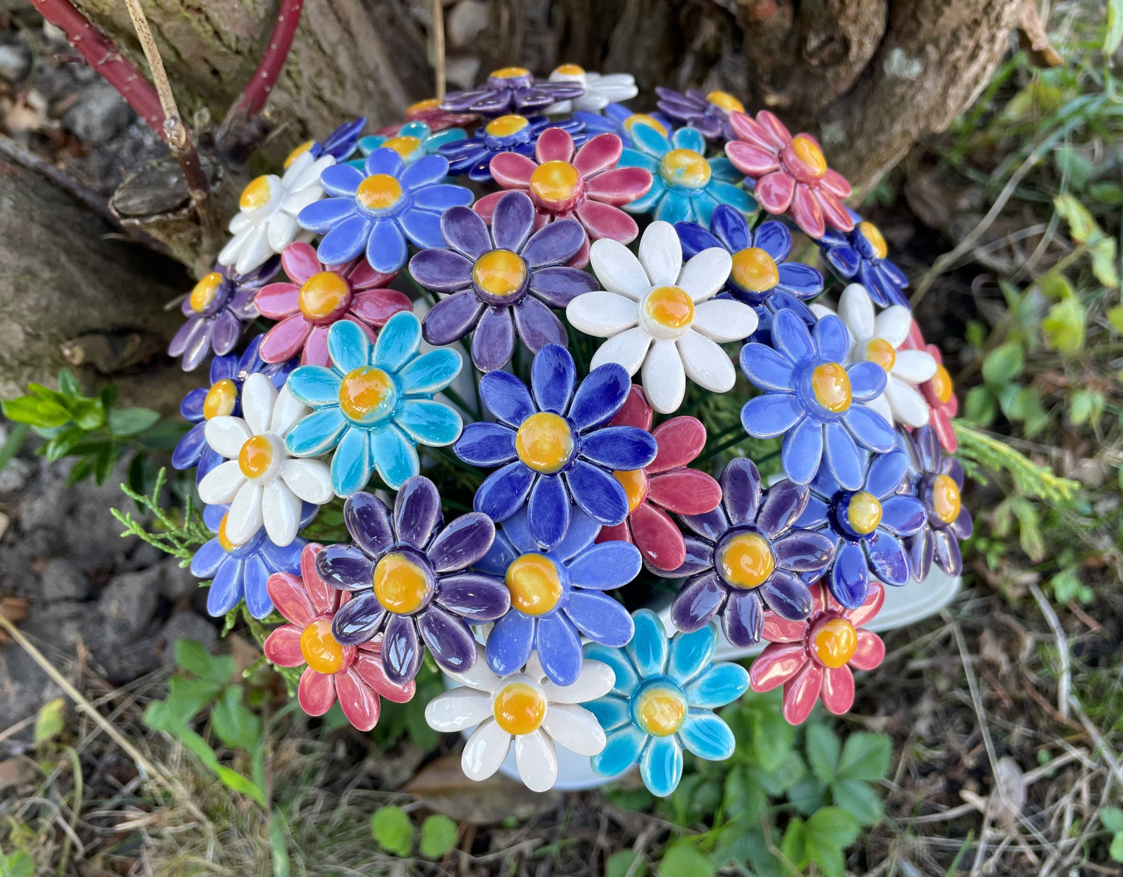 Pannonhem AB. - Wholesale Artificial Flowers - Ceramic Flower Daisy/small, Plant stake,Daisy on stem10