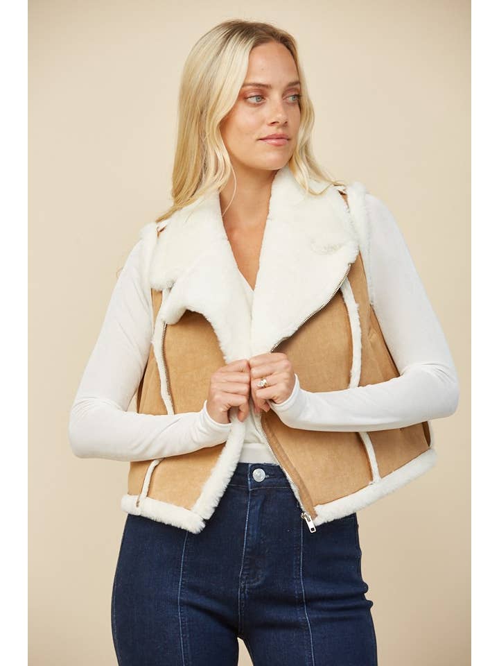 WISTERIA LANE - Wholesale Outerwear Vest - Women's - CONTRAST SHEARLING VEST 6433 TAN