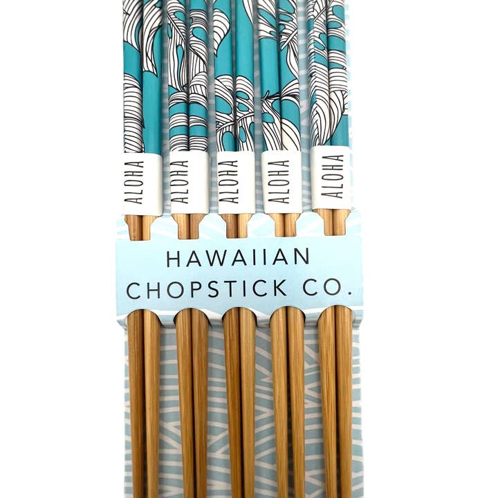 Premium eetstokjes van bamboe „Monstera” (nu in groenblauw) voor wholesale door Aloha Chopsticks