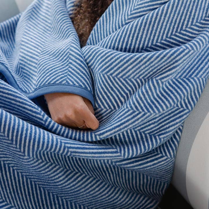 ChappyWrap – wholesale Prydnadsfilt – Harborview Herringbone blåklint filt11