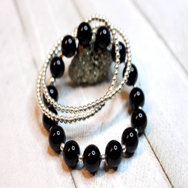 Bracelet en pierres précieuses en agate noire pour la vente par The Risen Lotus LLC