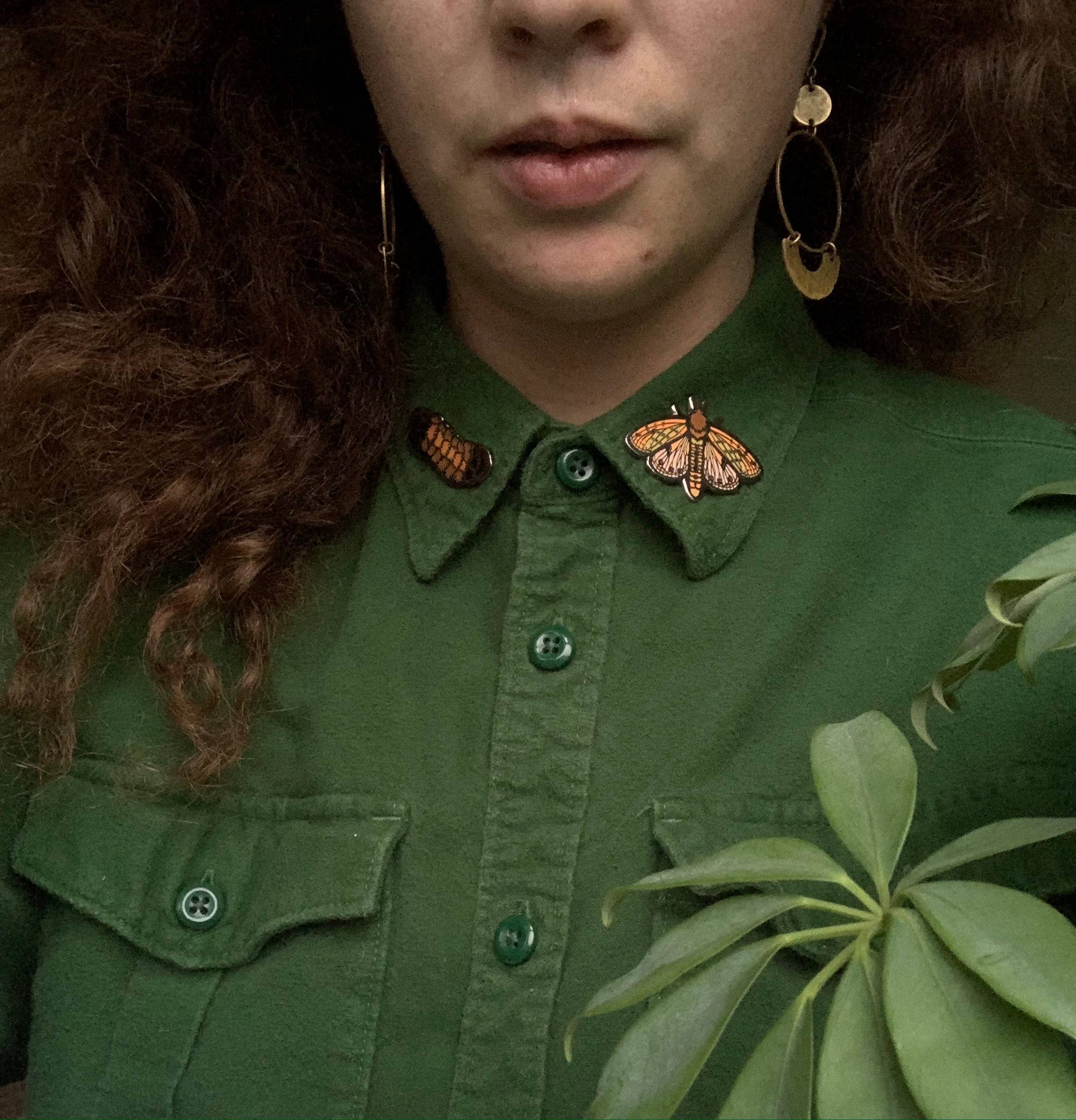 Solstice Handmade - Wholesale Reversspeld/knoop - Isabella Tiger Moth Pin Set (wollige beer rups)3