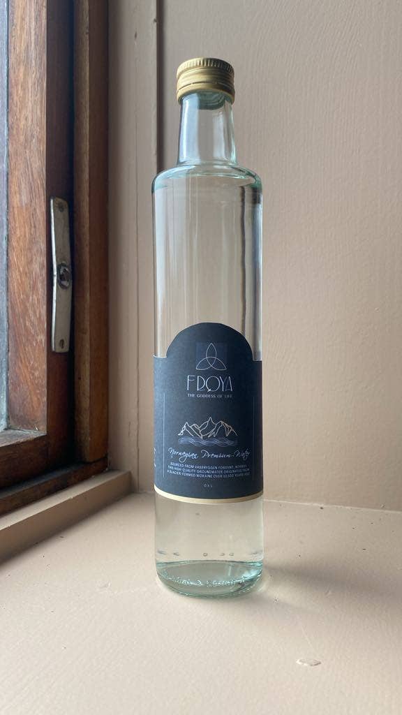 Frøya Water - Wholesale Still Water - Frøya Water, Norwegian quality water, glass bottles1