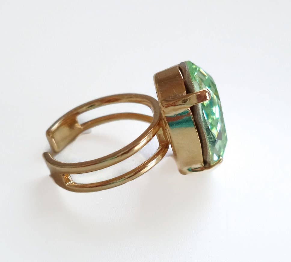 Love Your Bling® - Wholesale Cocktail/Statement Ring - Mint Green Oval Crystal Cocktail Ring - chrysolite5
