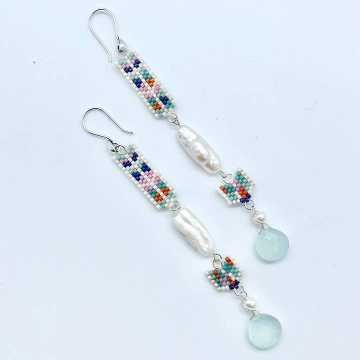 Pendientes de plumero azules con cuentas de amapola para venta al por mayor de Artchestra