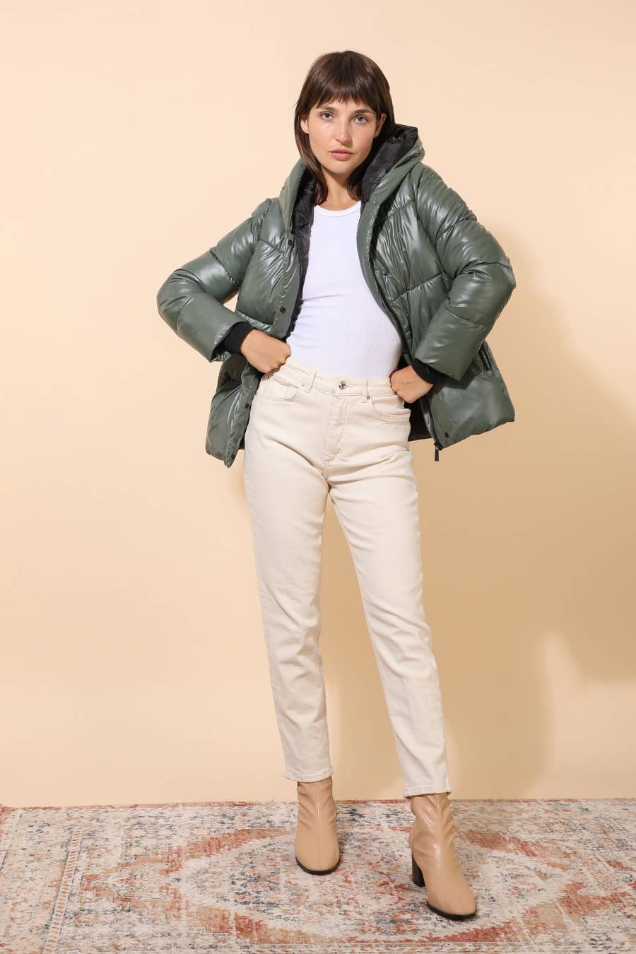 Attrait Paris - Vente Doudoune – femme - Doudoune courte matelassée à capuche bord cotes métallisée12