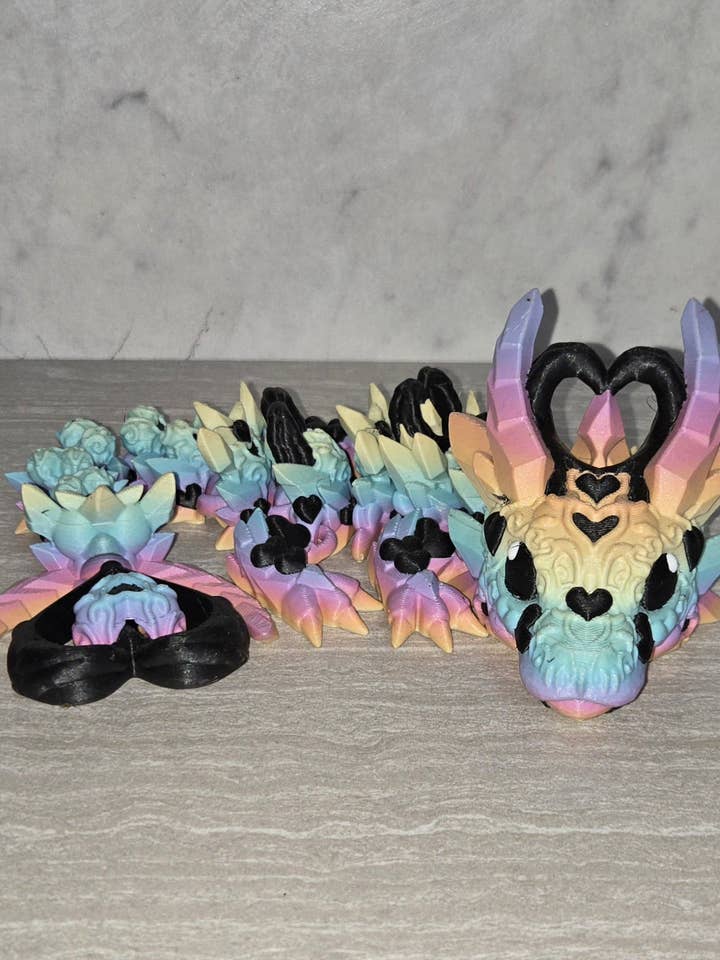 Drago di Cristallo a Cuore Stampato in 3D | Figurina Articolata | Animale Flessibile per la vendita all'ingrosso da parte di Cosmic 3D Creations