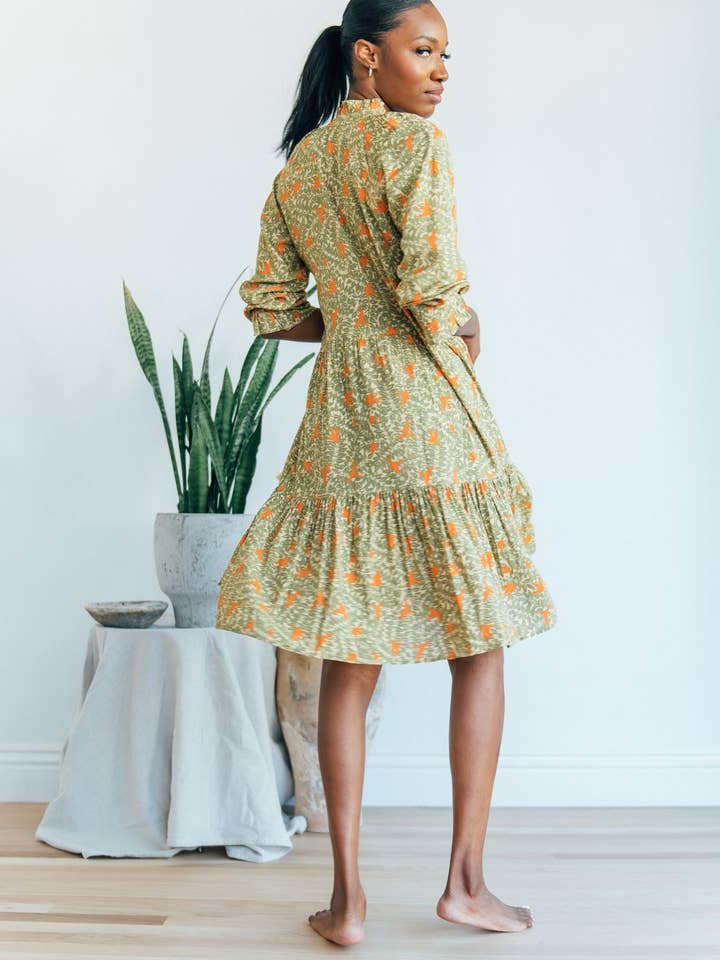 Sienna Dress Midi - groen bos met oranje vogel voor wholesale door Roma Label