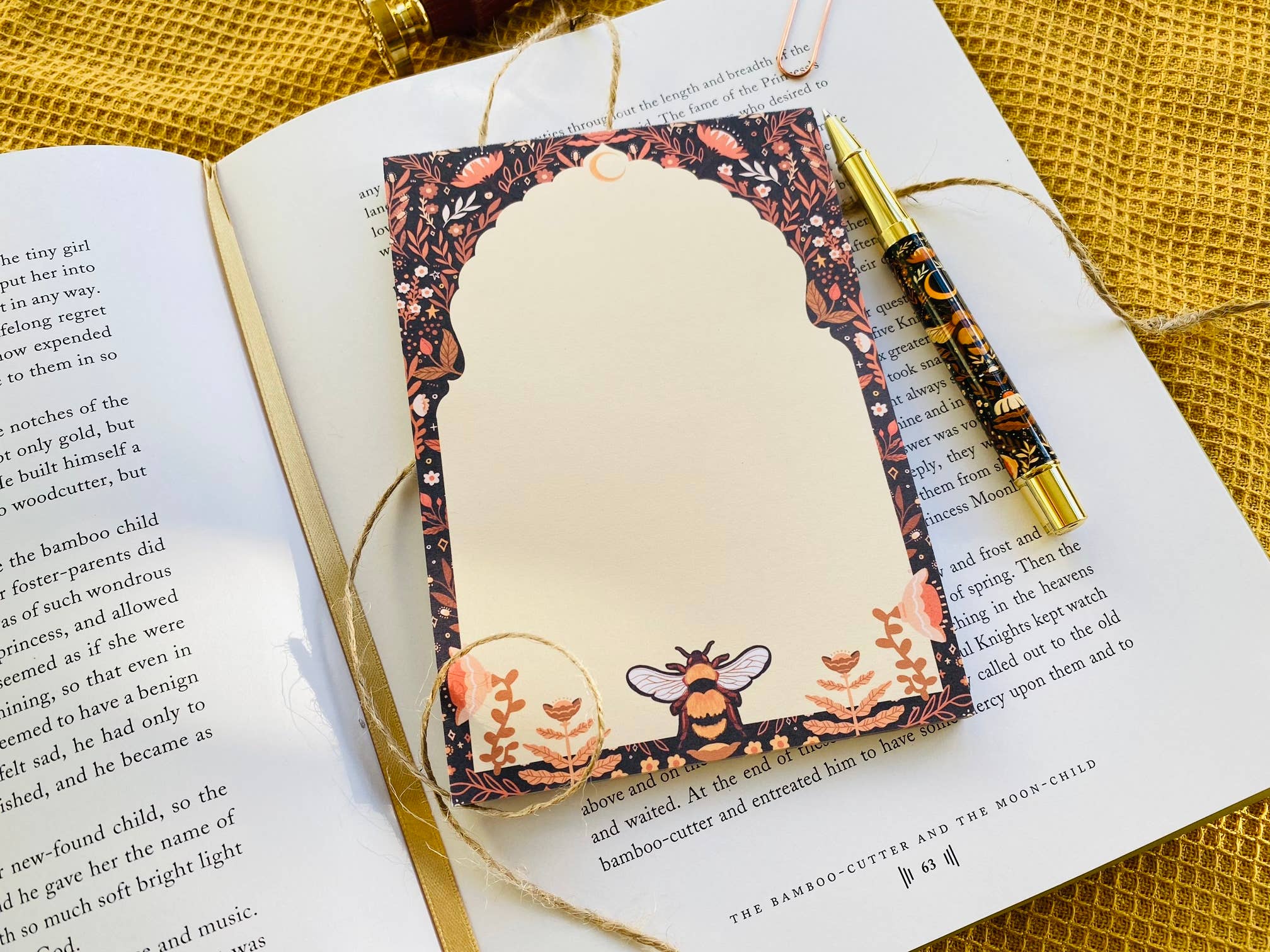 Split Moon Studios - Vendita all'ingrosso Bloc notes - Bloc-notes Queen Bee A6 con lista delle cose da fare5