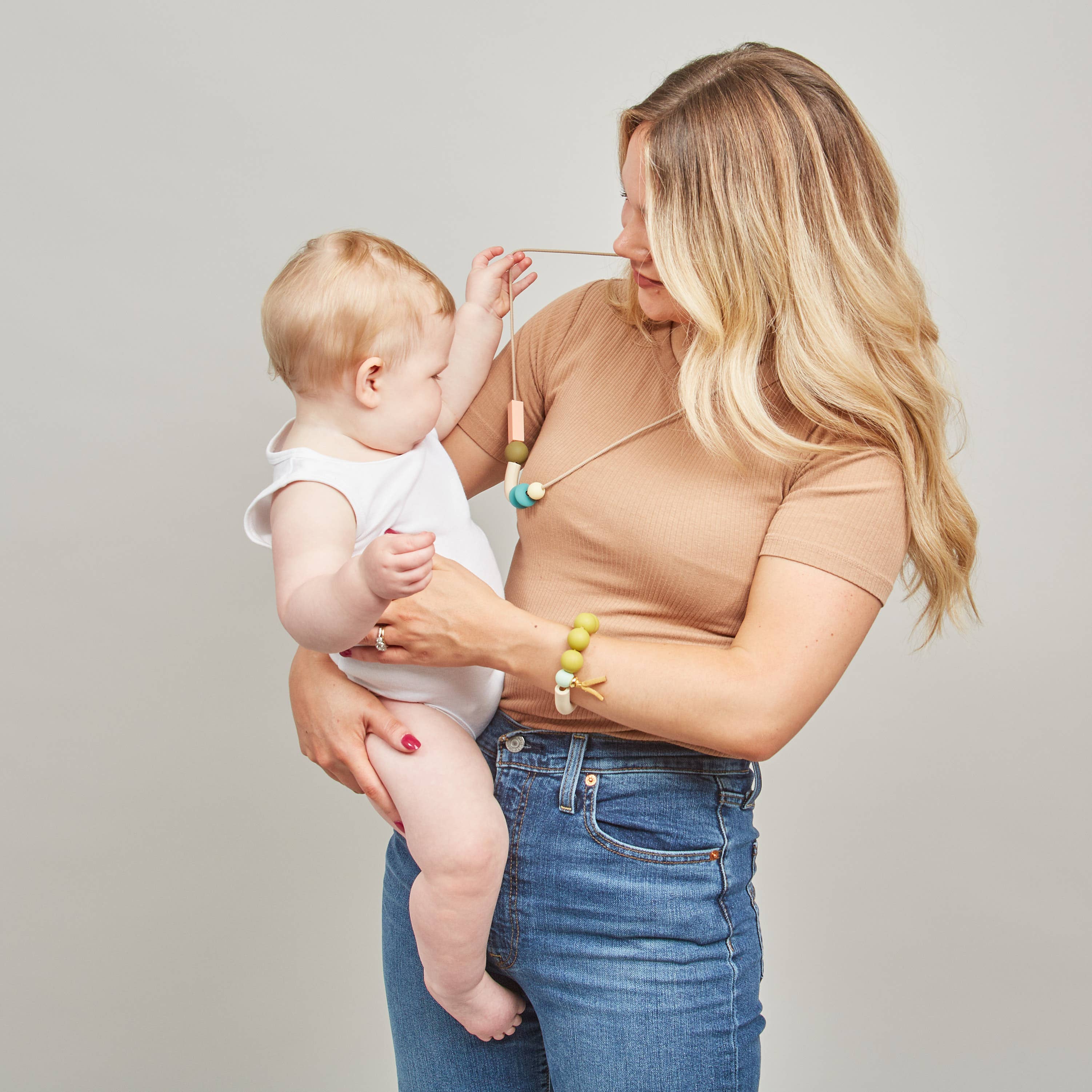 January Moon - Wholesale Teething Necklace - Baby - Dewdrop Balance Teething Necklace2